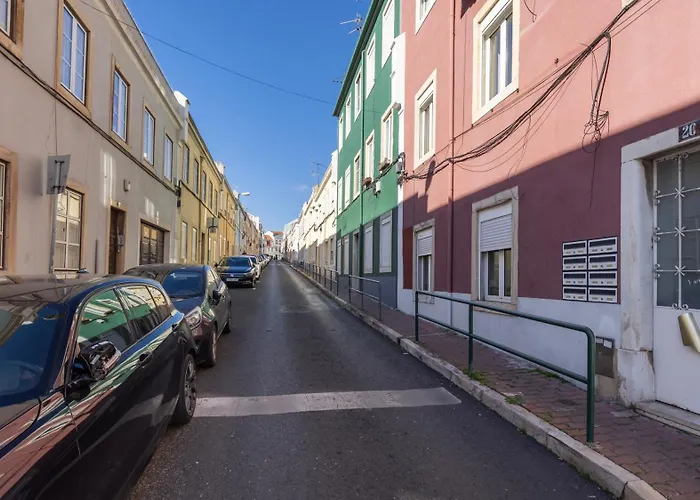 Comfort & Bright By Lovelystay Daire *